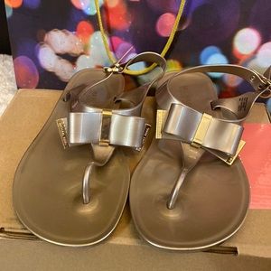 Michael kors metallic bow size 8 sandals